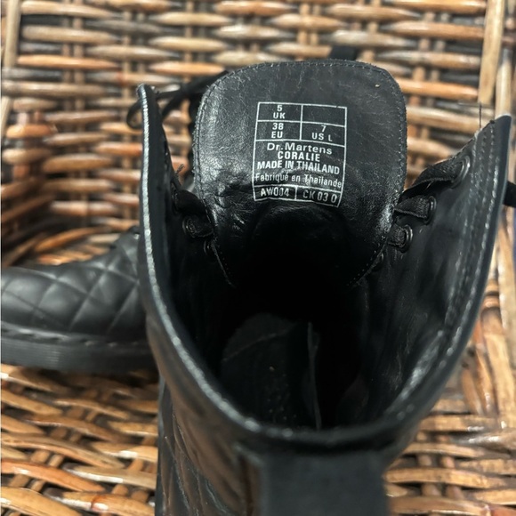Dr. Martens Coralie quilted black combat boot 7 Great condition! - Picture 11 of 15